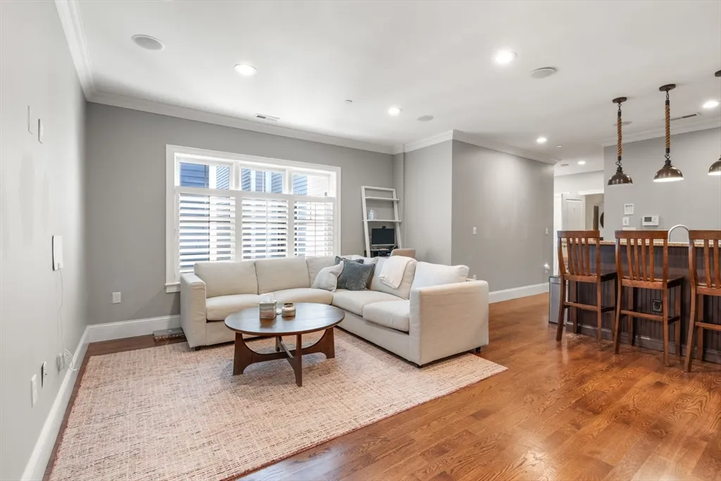 2 bed, 2 bath apartment for rent at 360 W 2nd St Unit 14, South Boston — photo 3 of 40