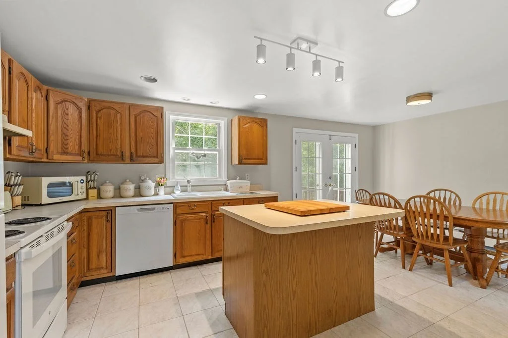 3 bed, 2 bath apartment for rent at 361 Cumberland Ave Unit 0, North Attleboro — photo 3 of 34