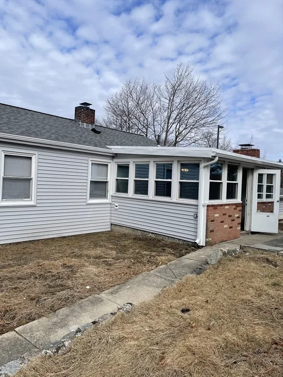 3 bed, 1 bath apartment for rent at 361 Mishawum Rd, Woburn — photo 21 of 23