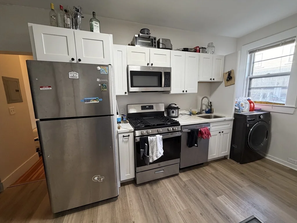 3 bed, 1 bath apartment for rent at 361 Washington St Unit 1L, The Port — photo 1 of 14