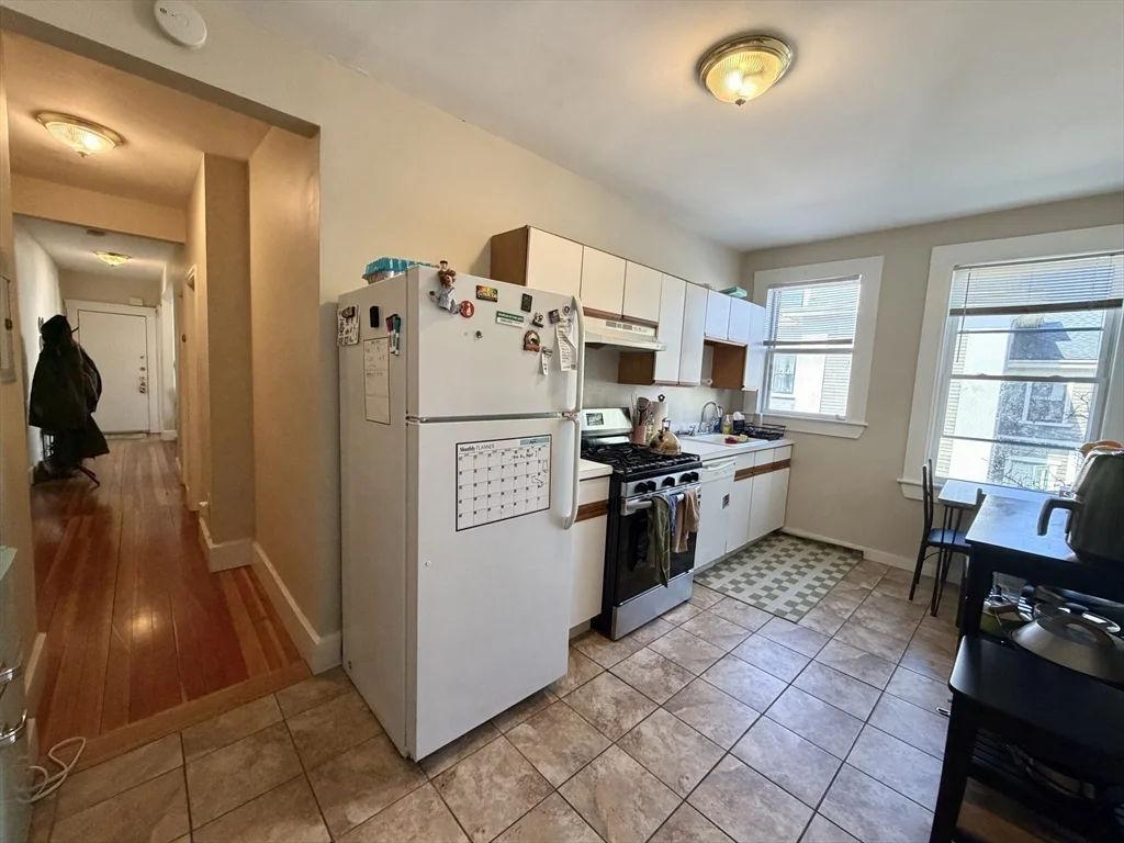 3 bed, 1 bath apartment for rent at 361 Washington St Unit 2L, Central Square — photo 3 of 12