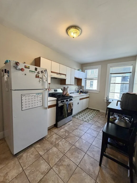 3 bed, 1 bath apartment for rent at 361 Washington St Unit 2L, Central Square — photo 4 of 12