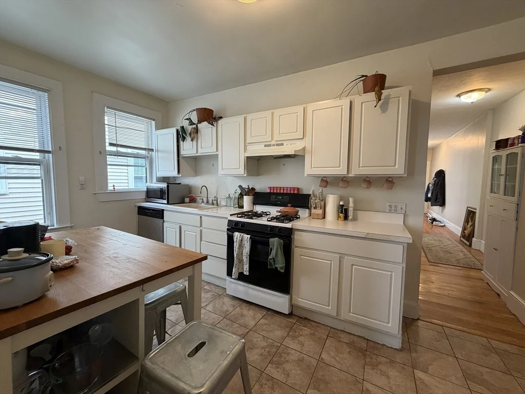 3 bed, 1 bath apartment for rent at 361 Washington St Unit 3R, The Port — photo 6 of 13