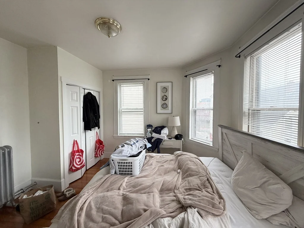 3 bed, 1 bath apartment for rent at 361 Washington St Unit 3R, The Port — photo 3 of 13