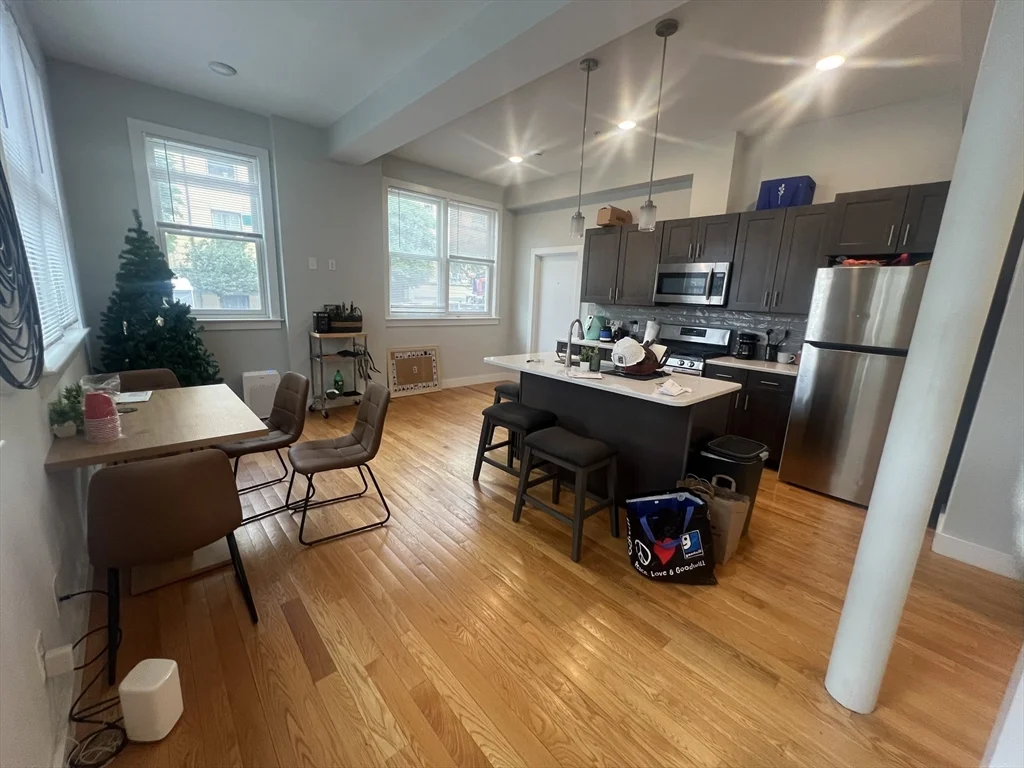 3 bed, 3 bath apartment for rent at 362-364 W 4th St Unit 1, South Boston — photo 3 of 20