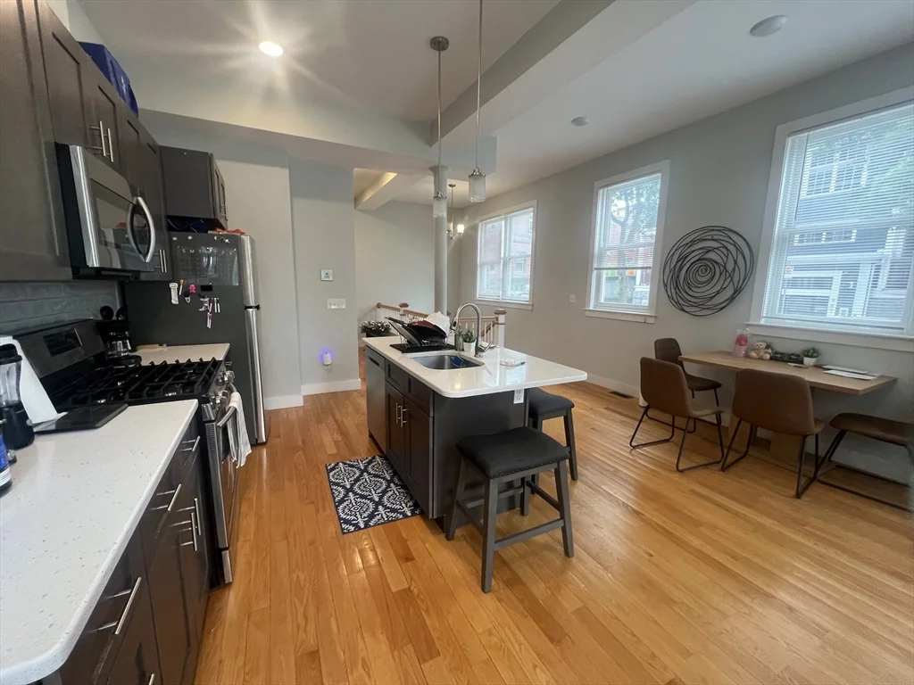 3 bed, 3 bath apartment for rent at 362-364 W 4th St Unit 1, South Boston — photo 19 of 20