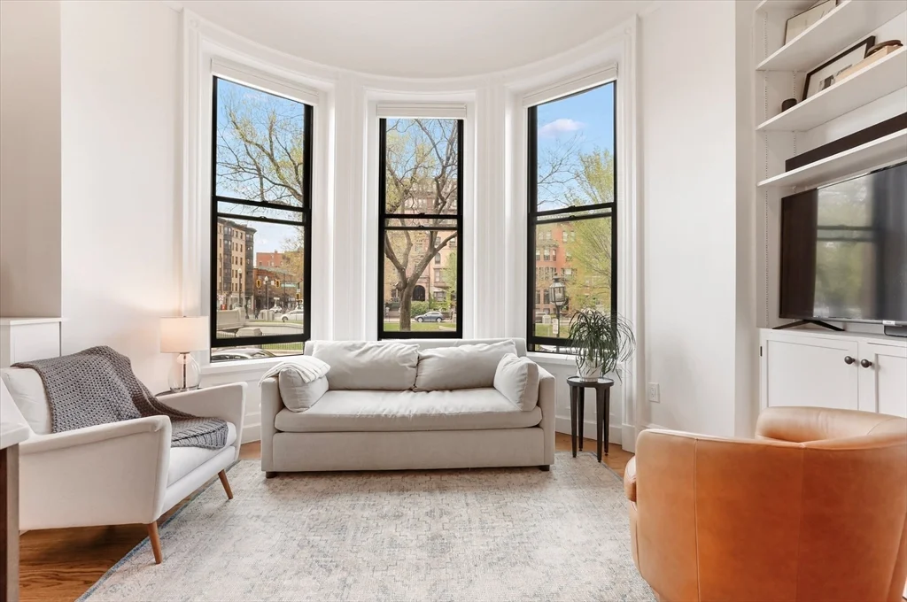 2 bed, 1 bath apartment for rent at 362 Commonwealth Ave Unit 1A, Back Bay — photo 3 of 20