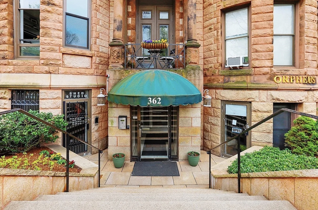 Studio bed, 1 bath apartment for rent at 362 Commonwealth Ave Unit 1C, Back Bay — photo 6 of 7