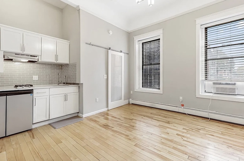 Studio bed, 1 bath apartment for rent at 362 Commonwealth Ave Unit 1C, Back Bay — photo 2 of 7