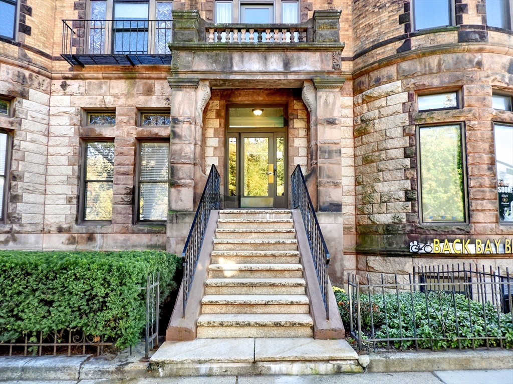 1 bed, 1 bath apartment for rent at 362 Commonwealth Ave Unit 3E, Back Bay — photo 1 of 15