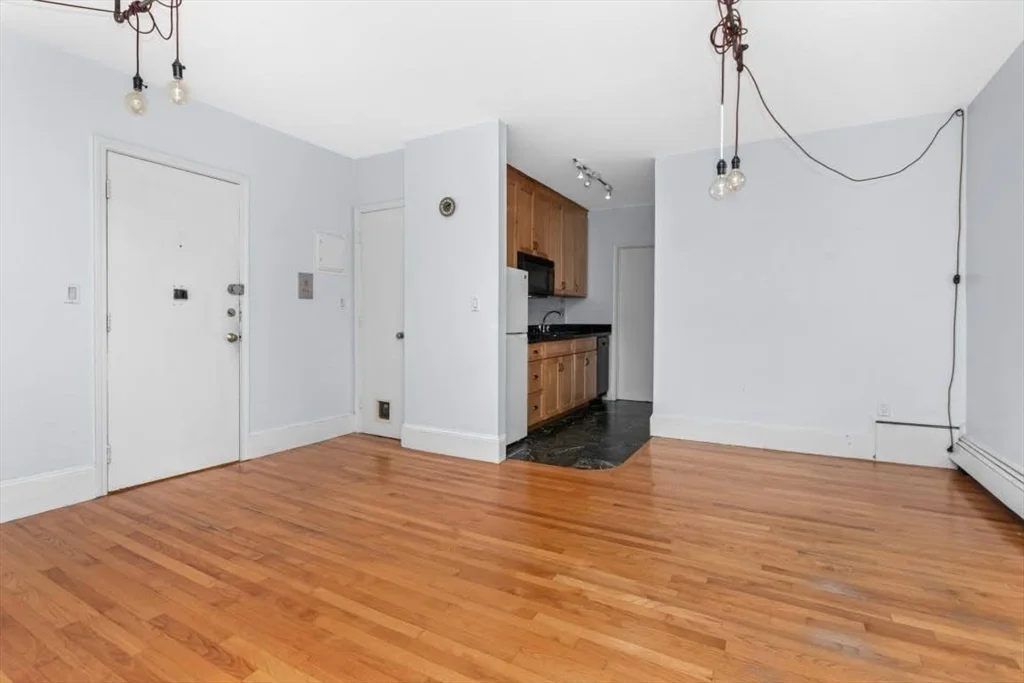 1 bed, 1 bath apartment for rent at 362 Commonwealth Ave Unit 6E, Back Bay — photo 5 of 17
