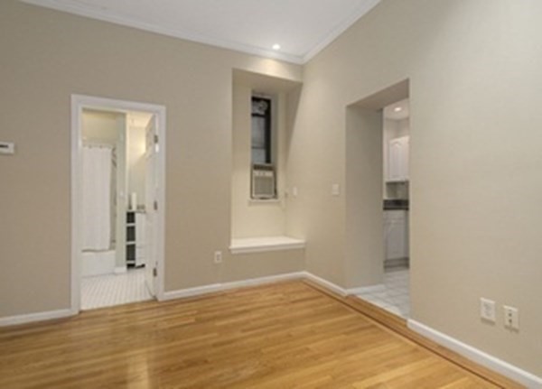Studio bed, 1 bath apartment for rent at 362 Commonwealth Ave Unit LA, Back Bay — photo 4 of 14