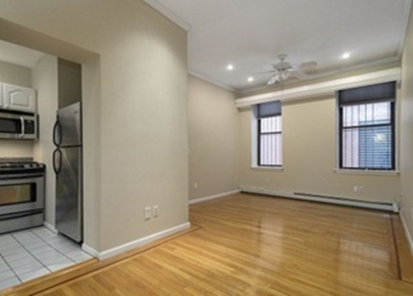 Studio bed, 1 bath apartment for rent at 362 Commonwealth Ave Unit LA, Back Bay — photo 3 of 14
