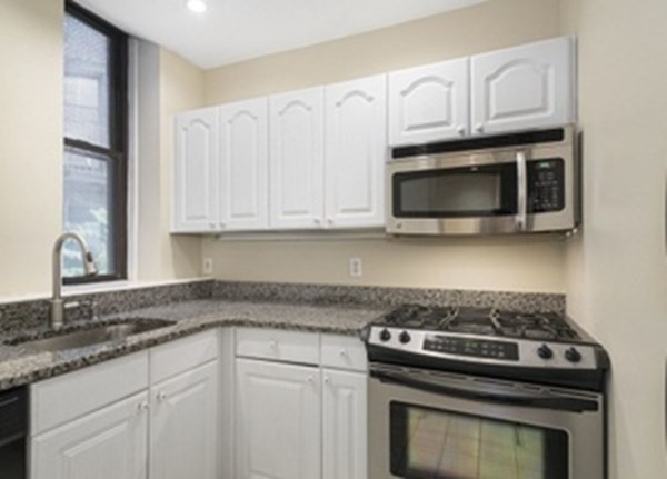 Studio bed, 1 bath apartment for rent at 362 Commonwealth Ave Unit LA, Back Bay — photo 5 of 14