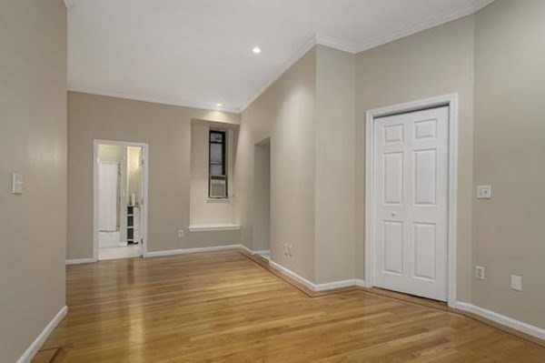 Studio bed, 1 bath apartment for rent at 362 Commonwealth Ave Unit LA, Back Bay — photo 2 of 14