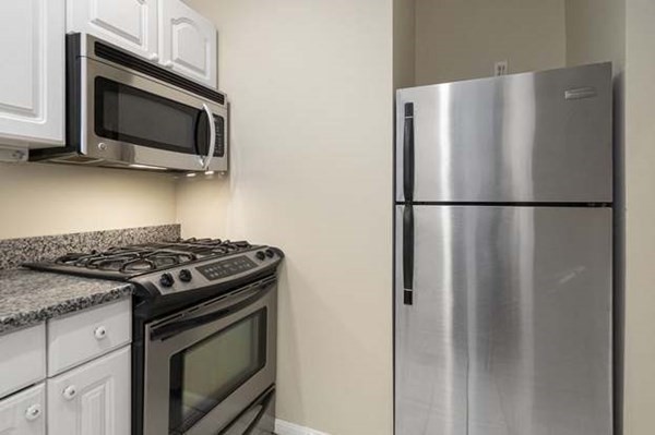 Studio bed, 1 bath apartment for rent at 362 Commonwealth Ave Unit LA, Back Bay — photo 6 of 14