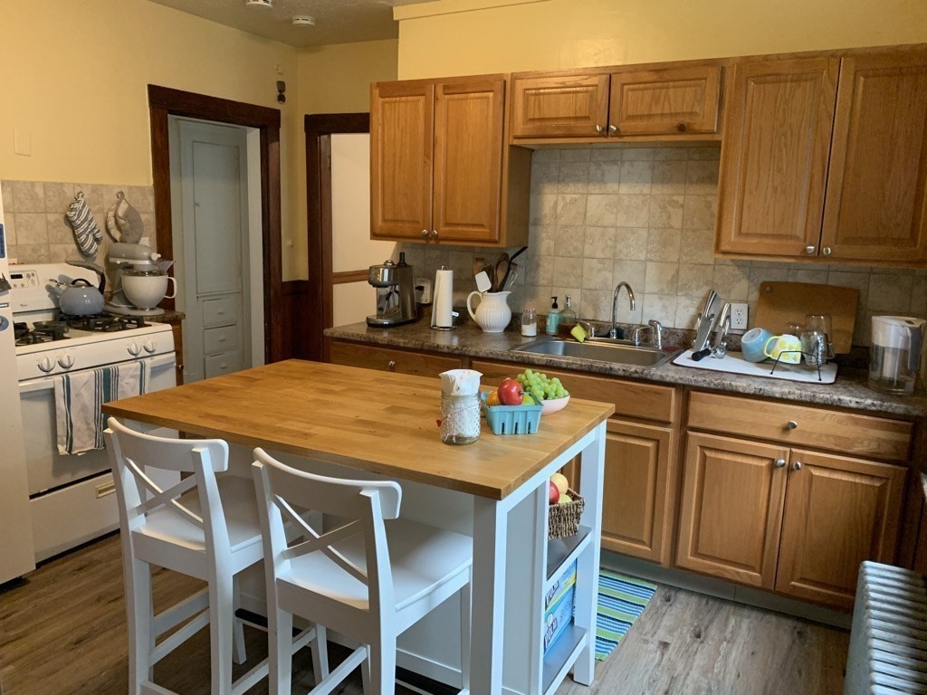 2 bed, 1 bath apartment for rent at 362 Lagrange Unit 1, West Roxbury — photo 5 of 12