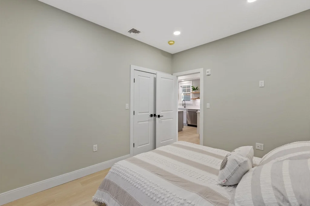3 bed, 2 bath apartment for rent at 362 Meridian St Unit Ph, Central Square — photo 13 of 26