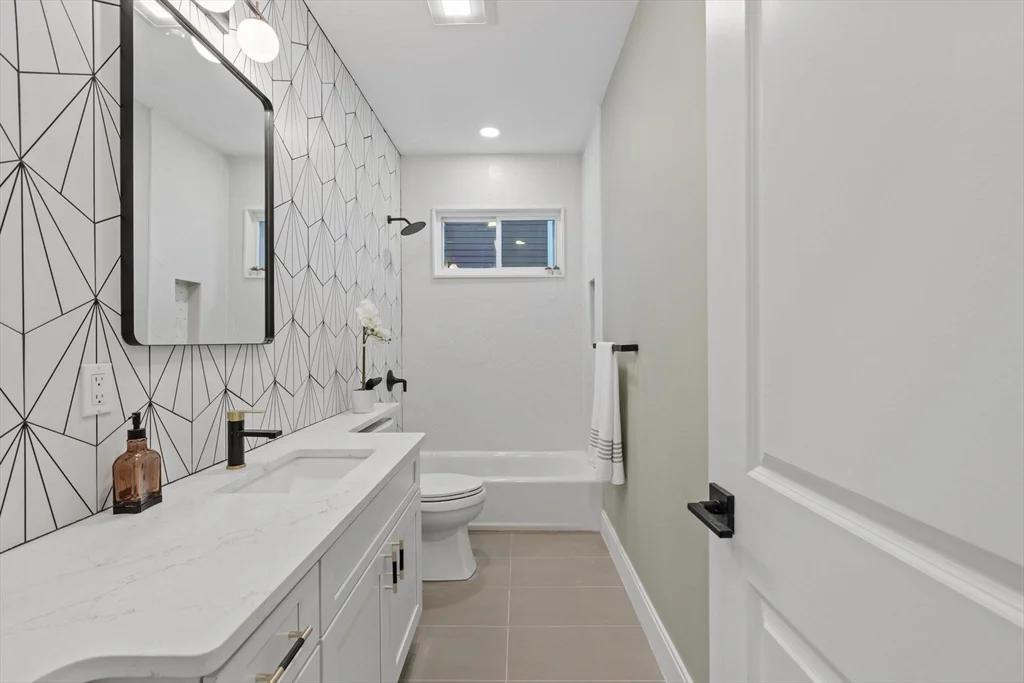 3 bed, 2 bath apartment for rent at 362 Meridian St Unit Ph, Central Square — photo 16 of 26