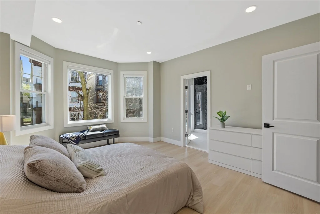 3 bed, 2 bath apartment for rent at 362 Meridian St Unit Ph, Central Square — photo 20 of 26