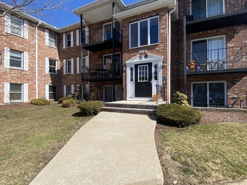 1 bed, 1 bath apartment for rent at 362 Neponset St Unit A, Canton — photo 1 of 16