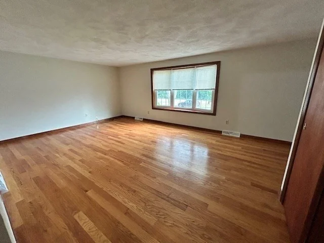 3 bed, 1 bath apartment for rent at 362 Plymouth St Unit 362, Bridgewater — photo 2 of 23