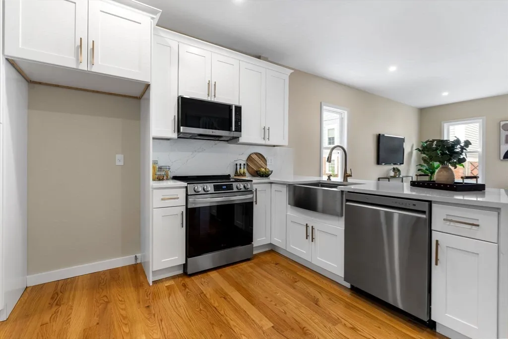 4 bed, 3 bath apartment for rent at 362 Silver St Unit 1, South Boston — photo 5 of 25