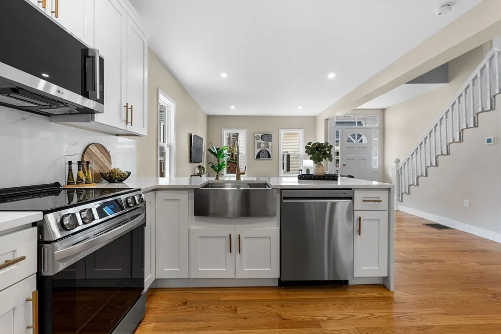 4 bed, 3 bath apartment for rent at 362 Silver St Unit 1, South Boston — photo 7 of 25
