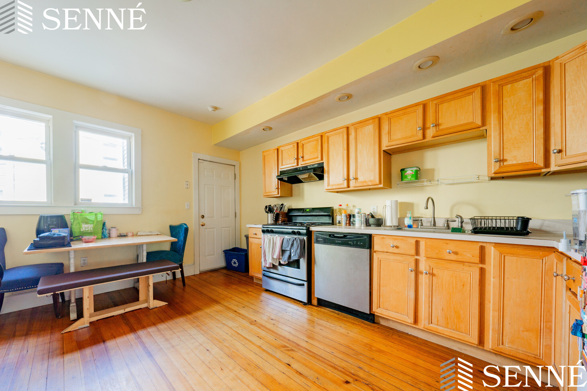 4 bed, 2 bath apartment for rent at 363 Cardinal Medeiros Ave Unit 363, Wellington-Harrington — photo 3 of 11