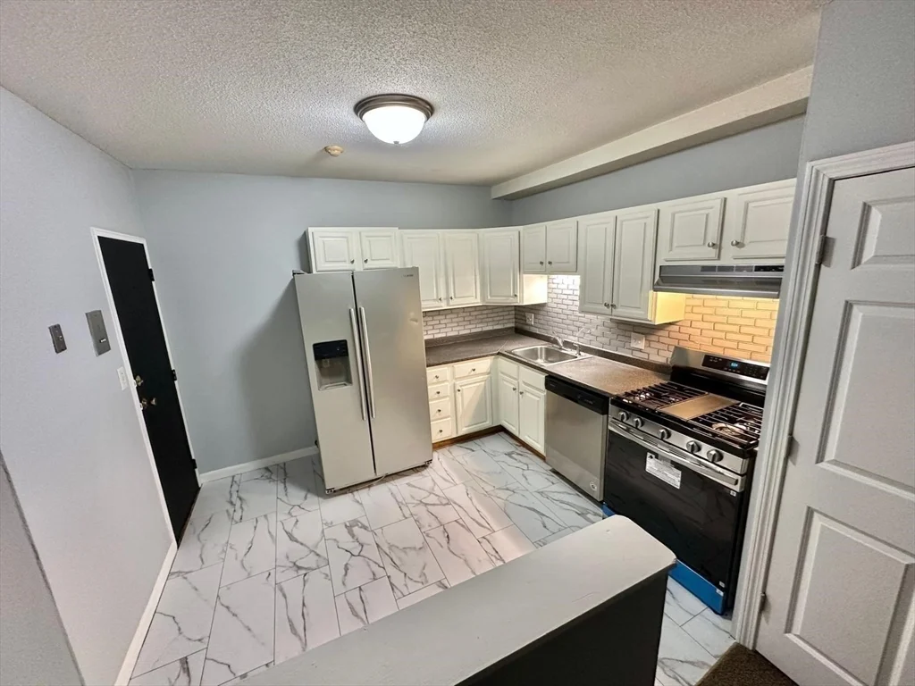 2 bed, 1 bath apartment for rent at 363 Hildreth Unit 11, Lowell — photo 7 of 17
