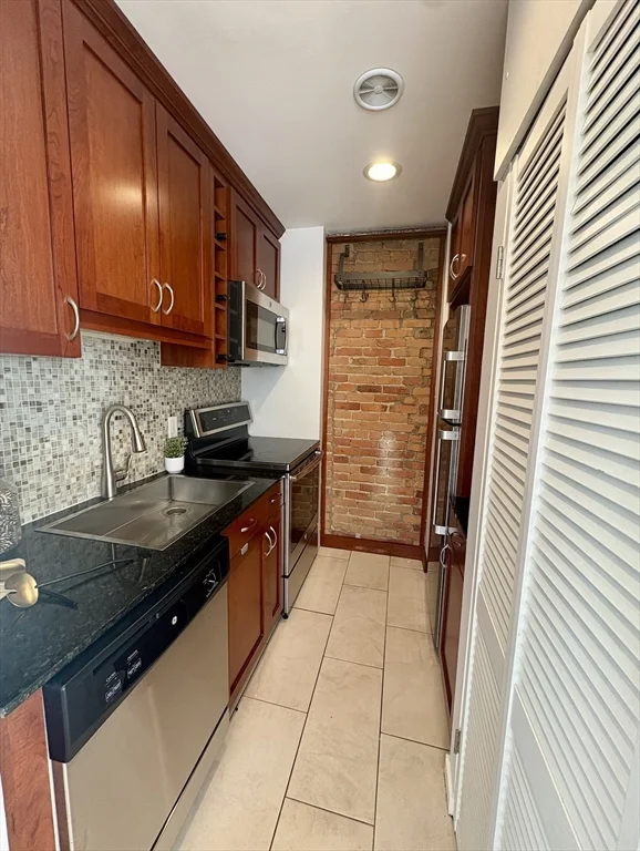 2 bed, 1 bath apartment for rent at 363 Marlborough St Unit 5, Back Bay — photo 8 of 10