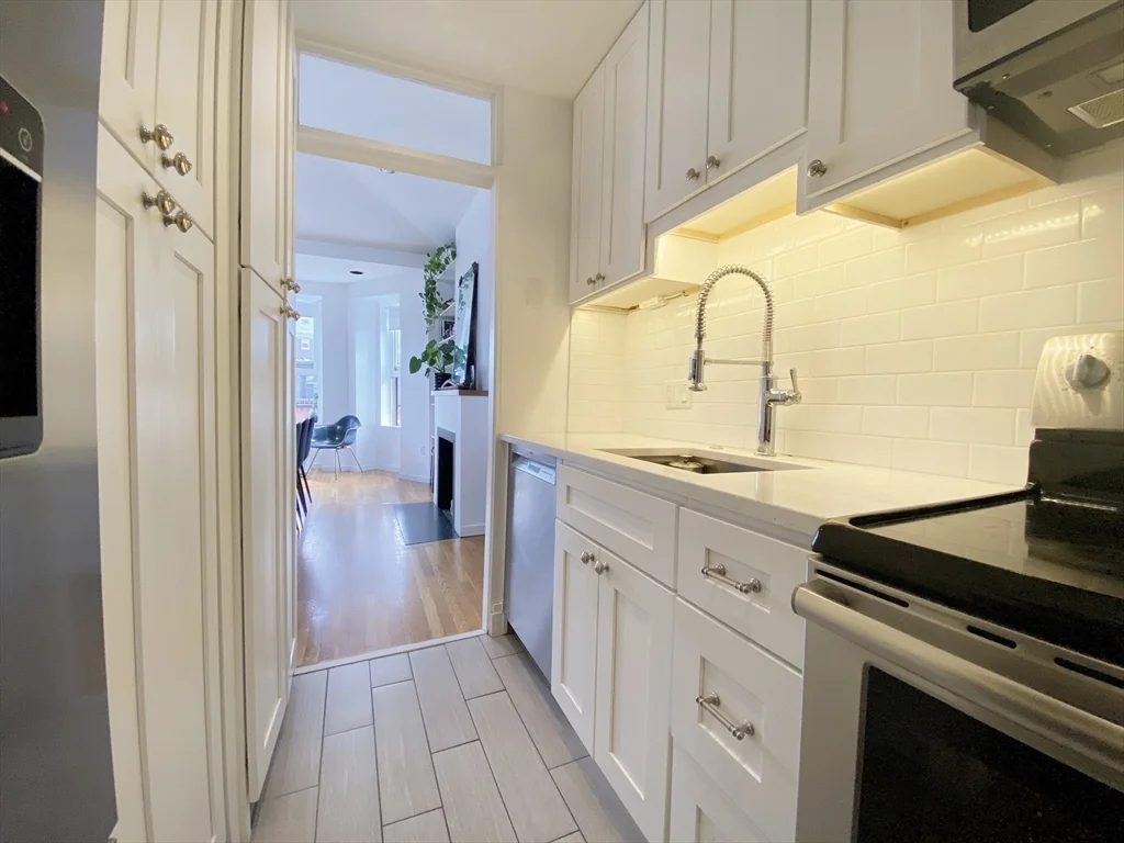 2 bed, 1 bath apartment for rent at 363 Marlborough St Unit 8, Back Bay — photo 4 of 25