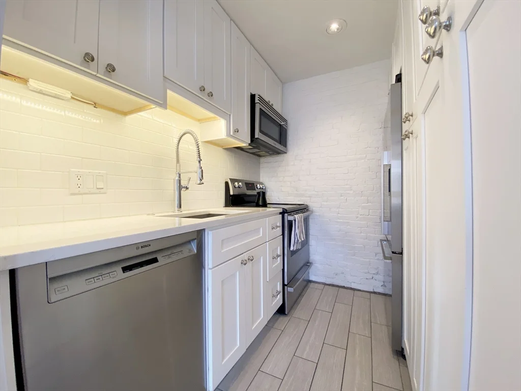 2 bed, 1 bath apartment for rent at 363 Marlborough St Unit 8, Back Bay — photo 5 of 25