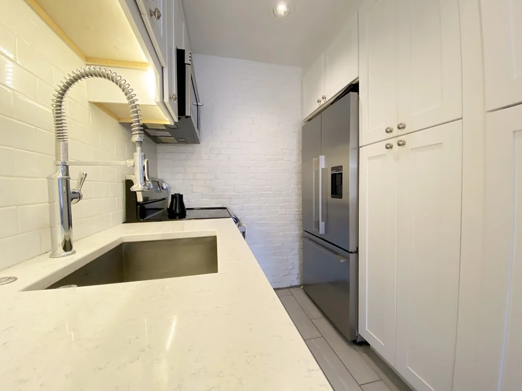 2 bed, 1 bath apartment for rent at 363 Marlborough St Unit 8, Back Bay — photo 6 of 25