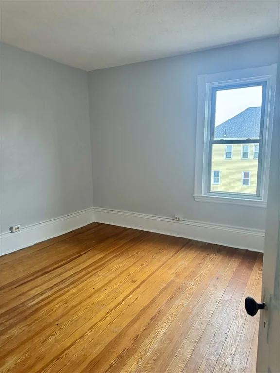 3 bed, 1 bath apartment for rent at 364-368 Ashley Blvd Unit 3E, North — photo 8 of 22