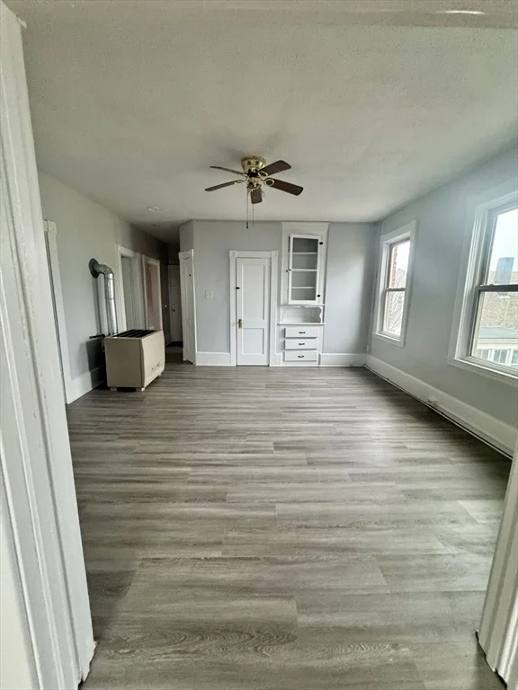 3 bed, 1 bath apartment for rent at 364-368 Ashley Blvd Unit 3E, North — photo 2 of 22