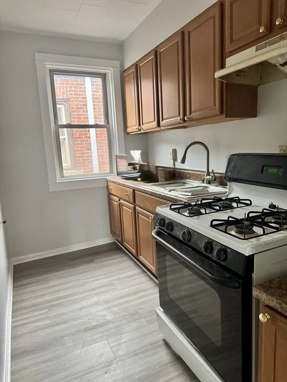 3 bed, 1 bath apartment for rent at 364-368 Ashley Blvd Unit 3E, North — photo 18 of 22