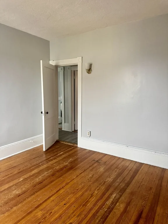 3 bed, 1 bath apartment for rent at 364-368 Ashley Blvd Unit 3E, North — photo 7 of 22