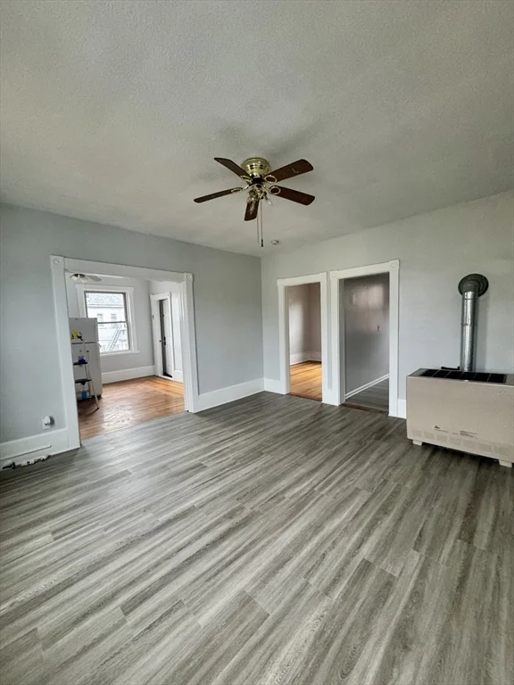 3 bed, 1 bath apartment for rent at 364-368 Ashley Blvd Unit 3E, North — photo 4 of 22