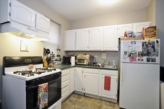 3 bed, 1 bath apartment for rent at 364 Ashley Unit 2 East, North — photo 4 of 11