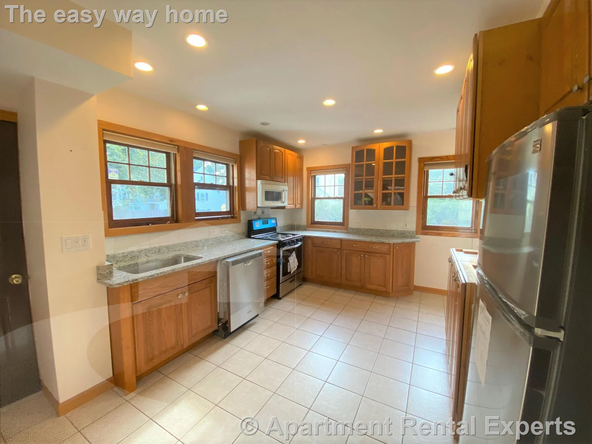 3 bed, 3 bath apartment for rent at 364 Auburndale Ave, Auburndale — photo 2 of 22