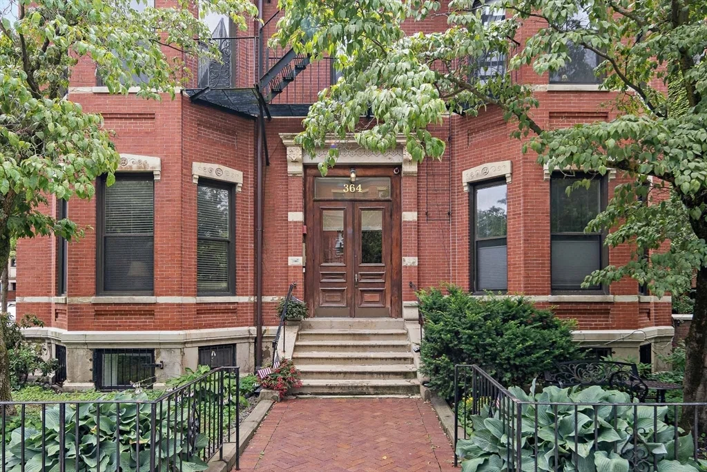 Studio bed, 1 bath apartment for rent at 364 Marlborough St Unit 1, Back Bay — photo 14 of 16