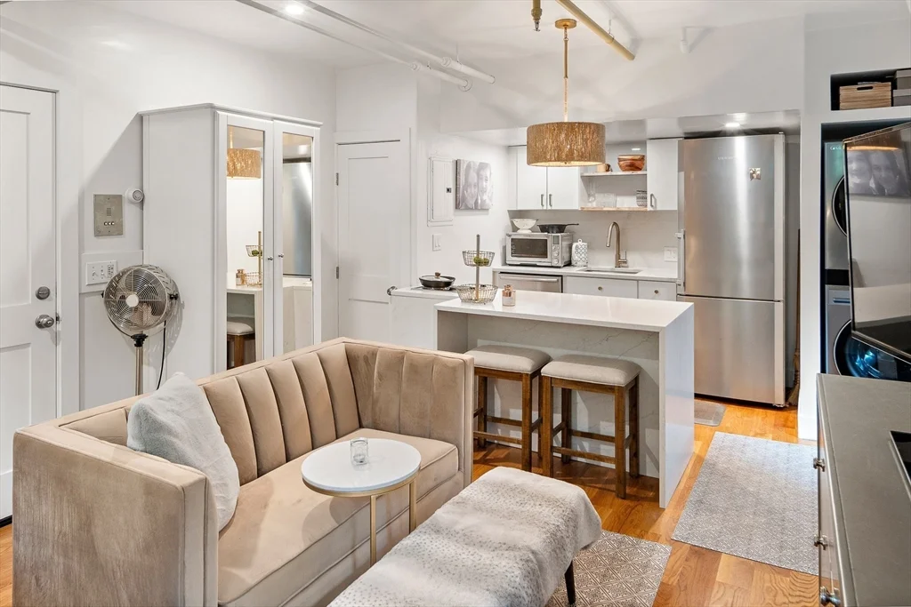 Studio bed, 1 bath apartment for rent at 364 Marlborough St Unit 1, Back Bay — photo 8 of 16