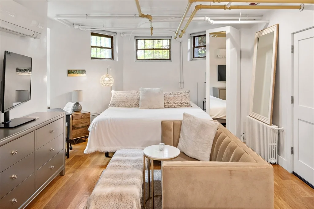 Studio bed, 1 bath apartment for rent at 364 Marlborough St Unit 1, Back Bay — photo 12 of 16