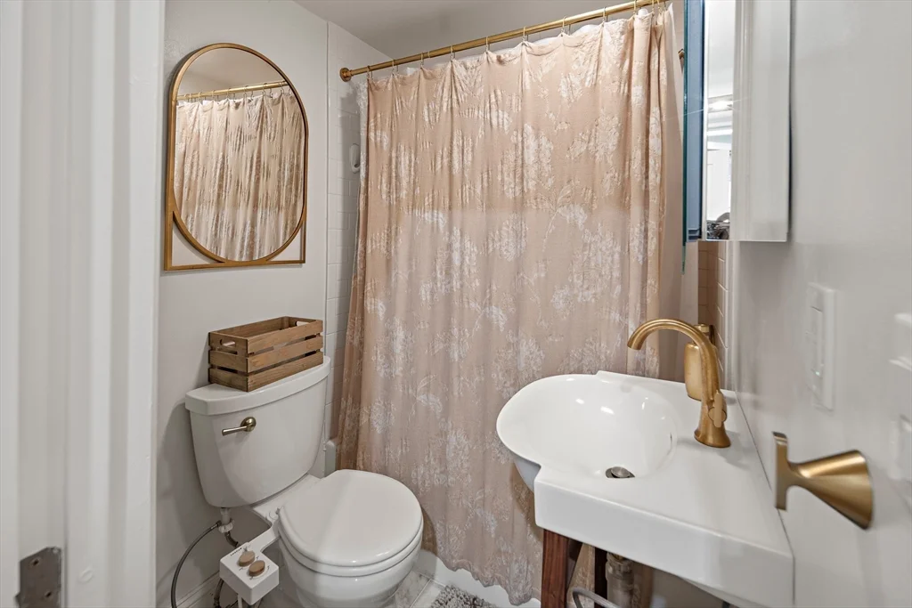 Studio bed, 1 bath apartment for rent at 364 Marlborough St Unit 1, Back Bay — photo 9 of 16