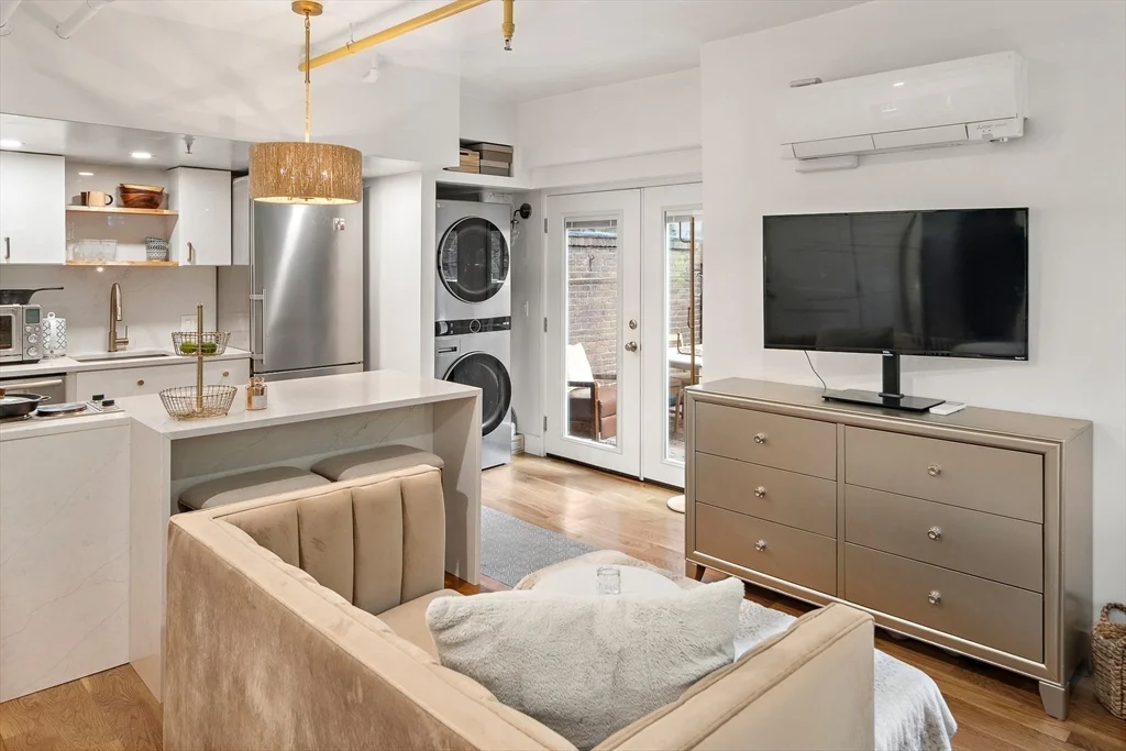 Studio bed, 1 bath apartment for rent at 364 Marlborough St Unit 1, Back Bay — photo 11 of 16