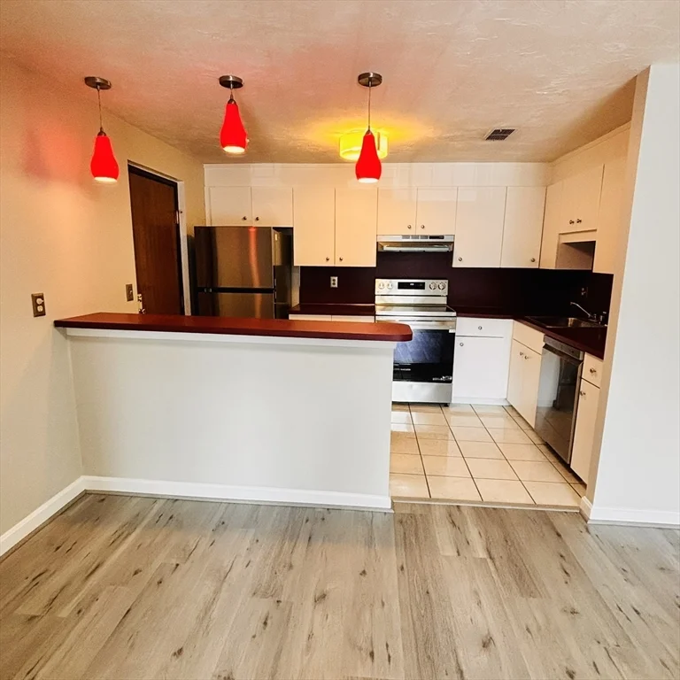 2 bed, 1 bath apartment for rent at 364 Neponset St Unit K, Canton — photo 3 of 15