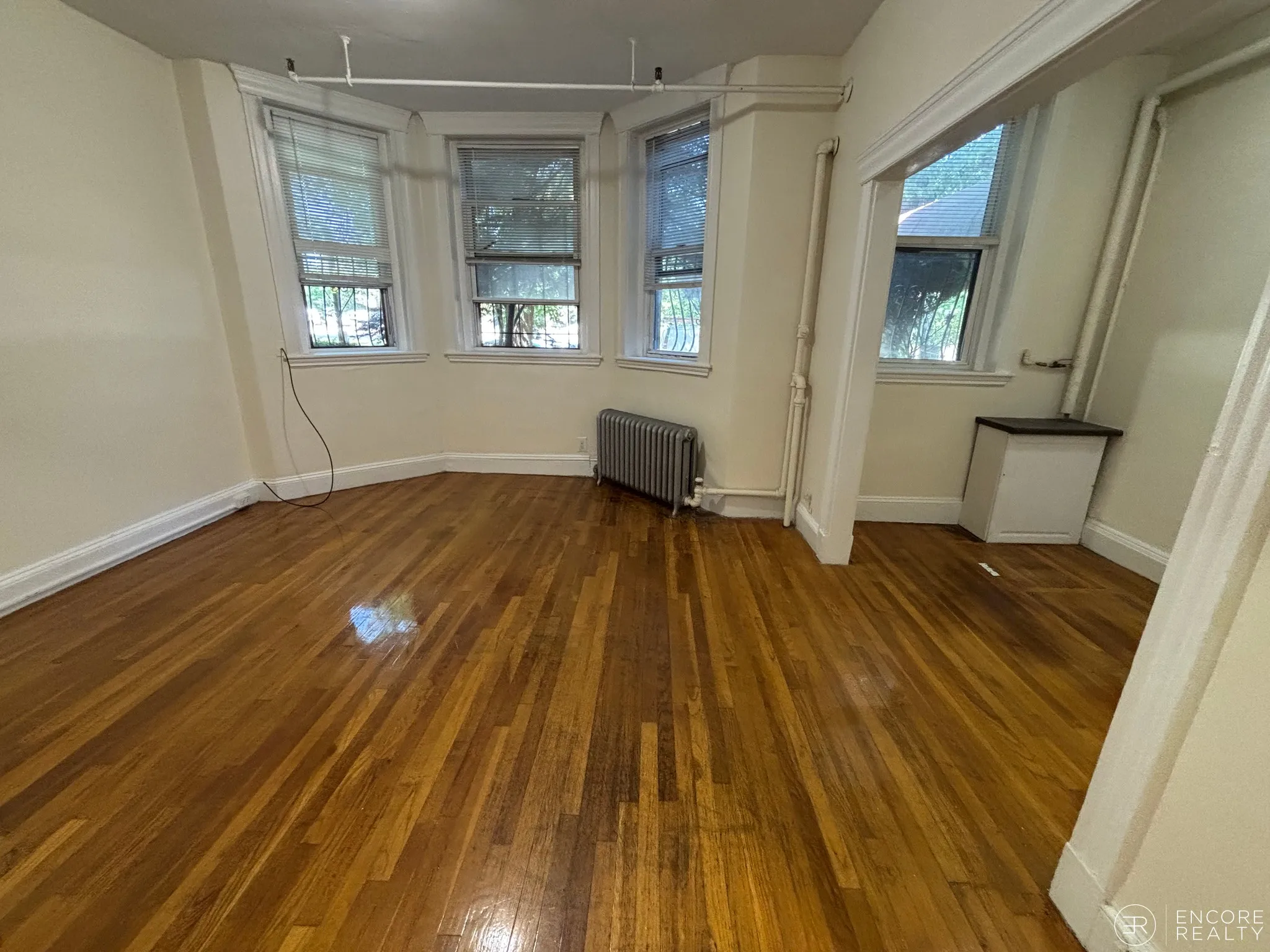 Studio bed, 1 bath apartment for rent at 364 Riverway Unit 2, Mission Hill