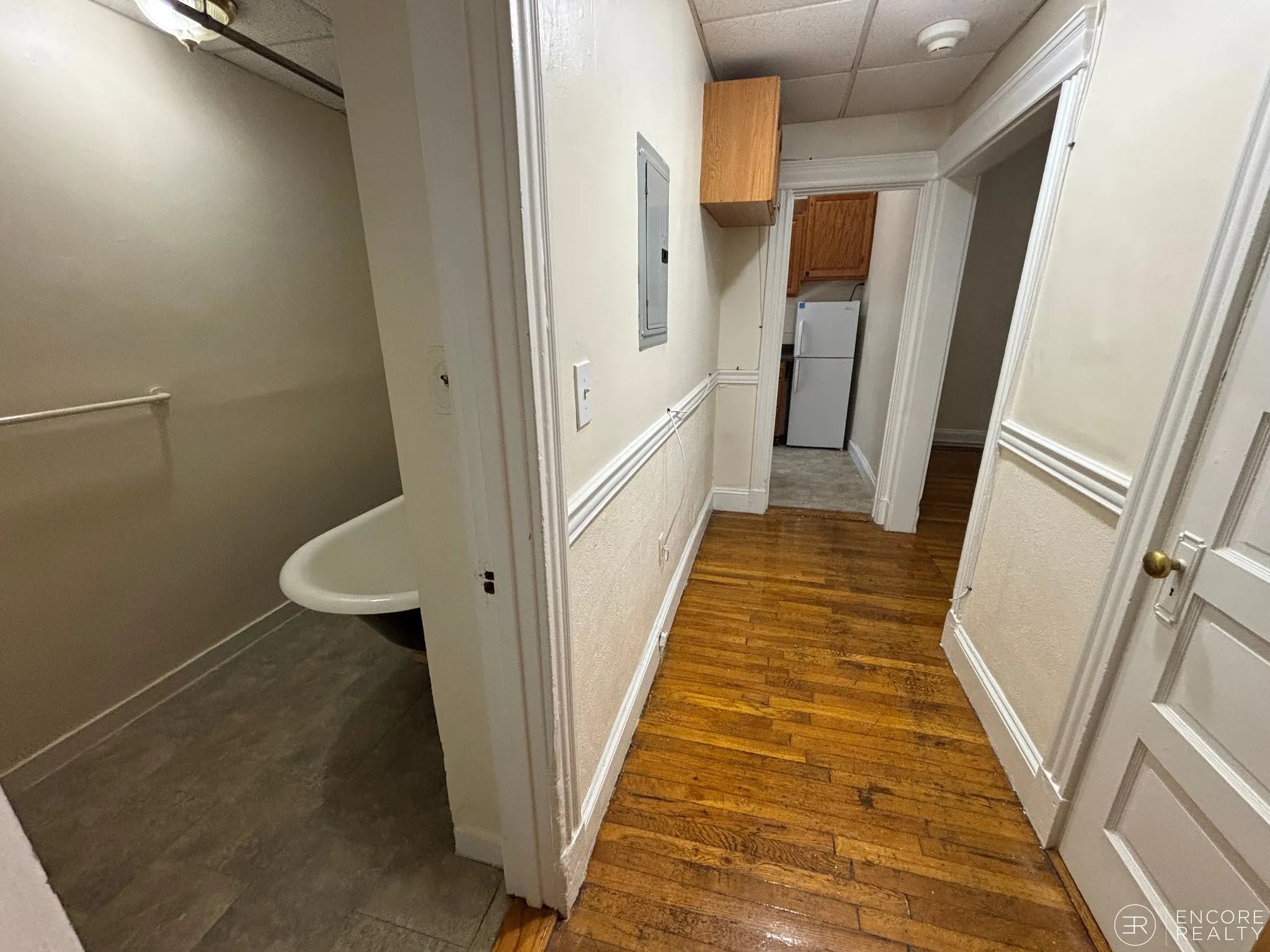 Studio bed, 1 bath apartment for rent at 364 Riverway Unit 2, Mission Hill — photo 4 of 5