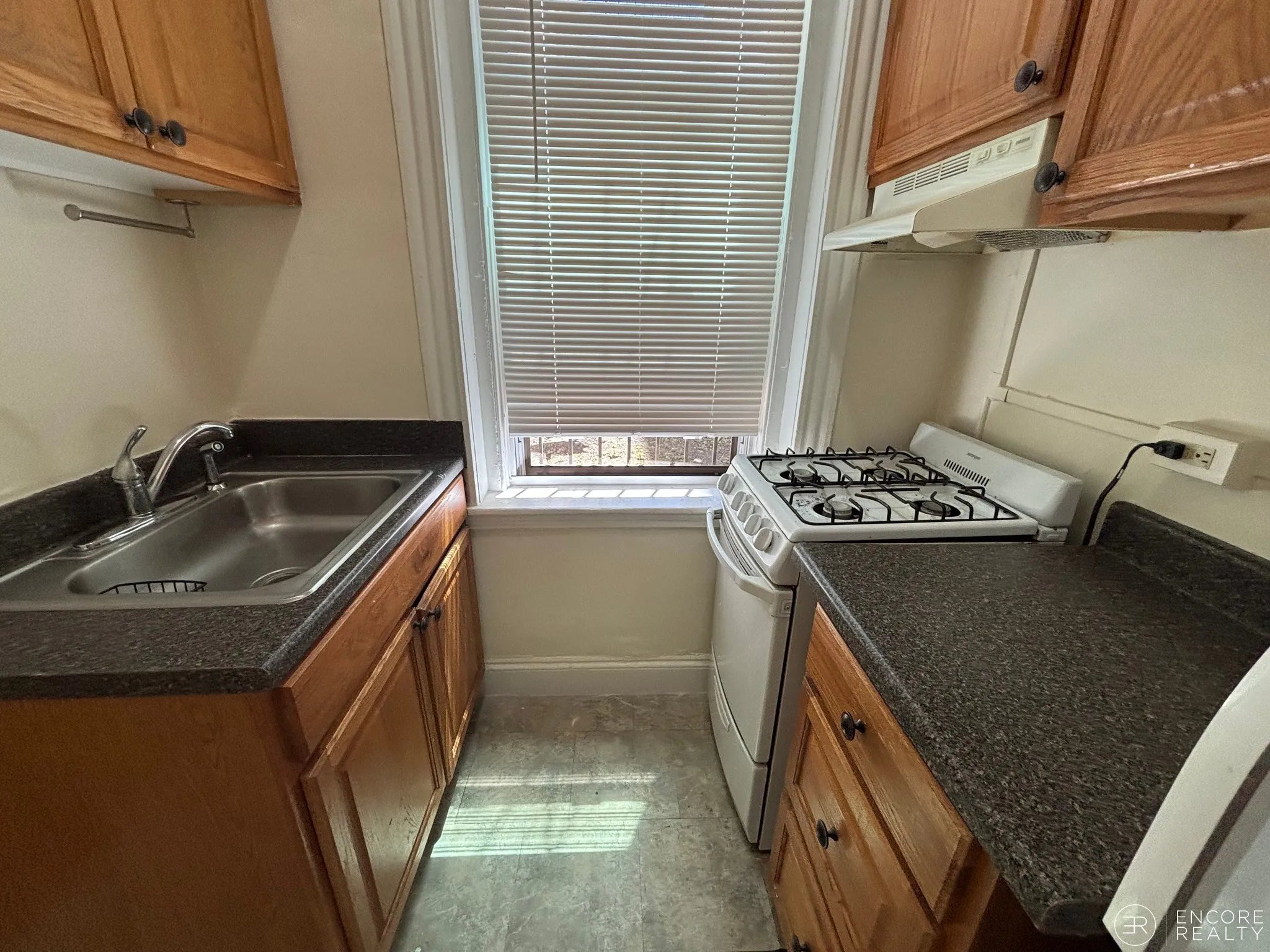 Studio bed, 1 bath apartment for rent at 364 Riverway Unit 2, Mission Hill — photo 3 of 5